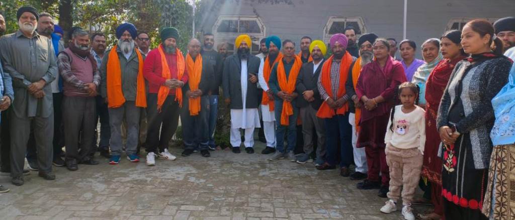 ਡਿਪਟੀ ਸਪੀਕਰ ਦਫ਼ਤਰ ਗੜ੍ਹਸ਼ੰਕਰ ਵਿਖੇ ਕਿਸਾਨ ਵਿਂਗ ਆਗੂਆਂ ਦੀ ਹੋਈ ਮੀਟਿੰਗ